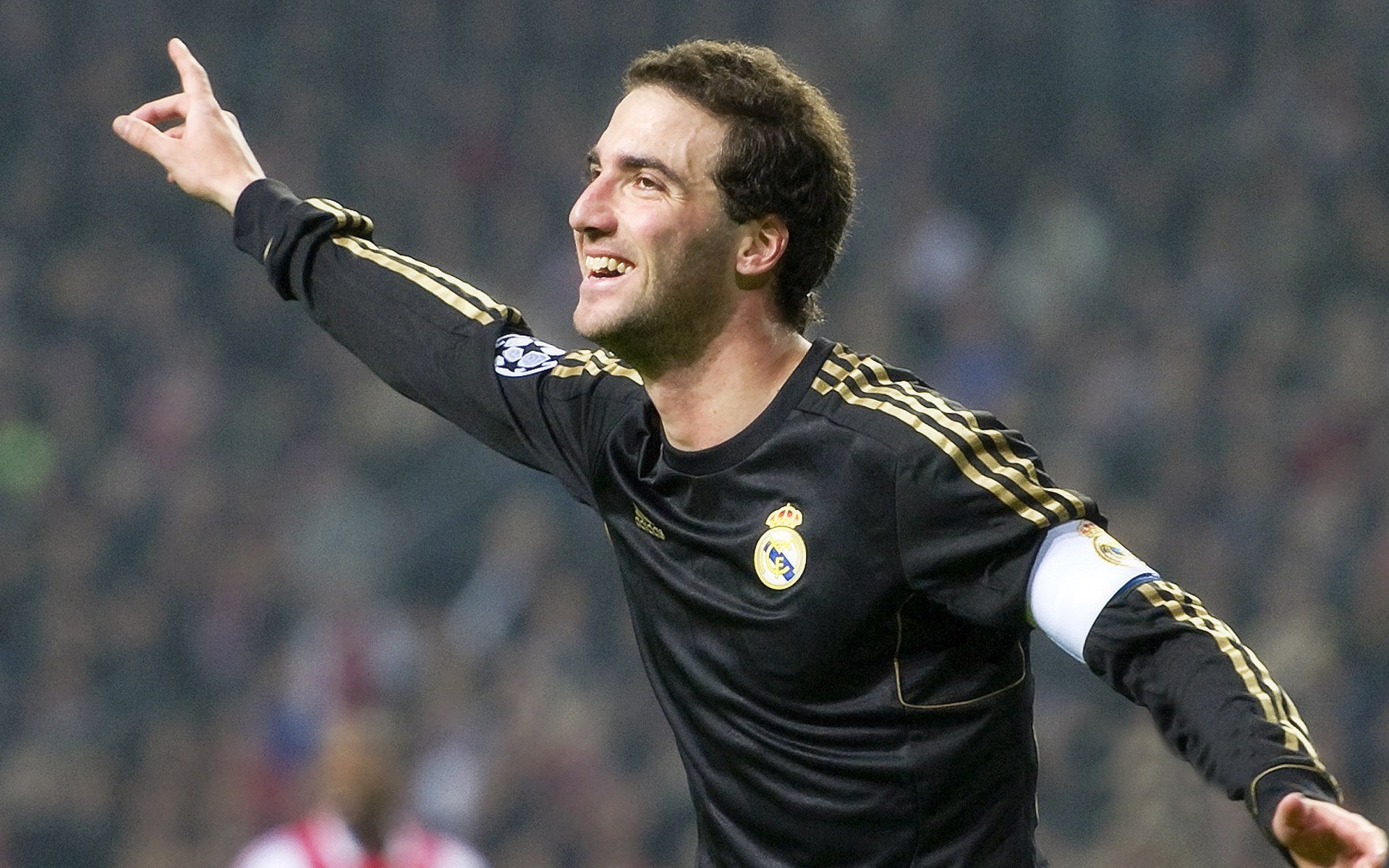 竞技状态持续上扬全队斗志高昂冲刺赛季最后目标